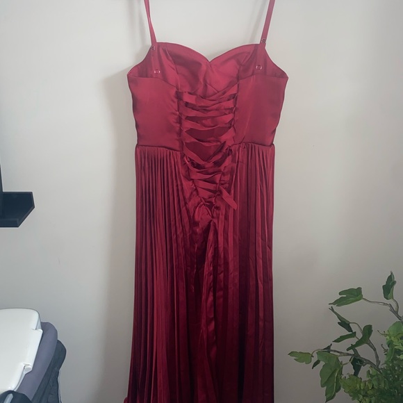 Elegant Burgundy Pleated Dress - Picture 9 of 11